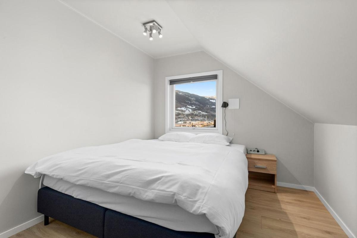 6 Bedroom House With Great View *