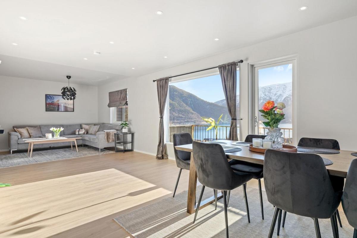 6 Bedroom House With Great View Feriehus Sogndal
